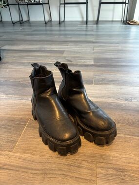 PrettyLittleThing Black Chunky Platform Chelsea Boots